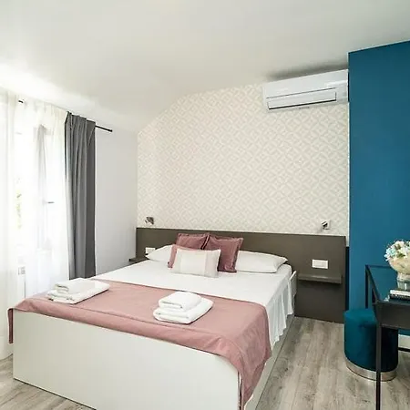 Trojkovic Villa *